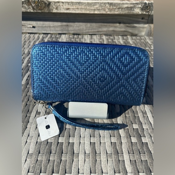 Nouveau Leather Women’s Wallet Royal Blue NWT!​​​ - Picture 2 of 10